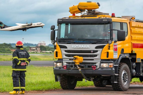 Caminhão de Combate a Incêndios em Aeronaves de Aeroportos